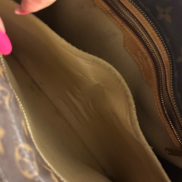 Louis Vuitton - Picture 6 of 11